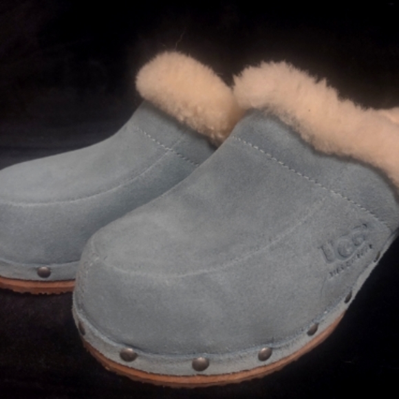 *SOLD* LIKE NEW UGG Mules (Powder Blue) **MAKE AN OFFER** - Picture 1 of 4
